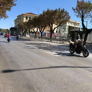κάντε κράτηση εδώ